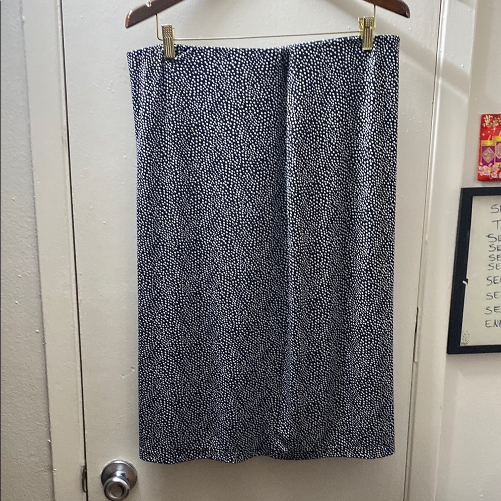 Black and White Knee-length Pencil Skirt